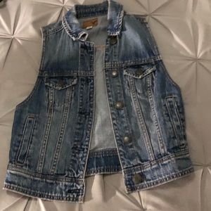 AMERICAN EAGLE DENIM VEST LIKE NEW
